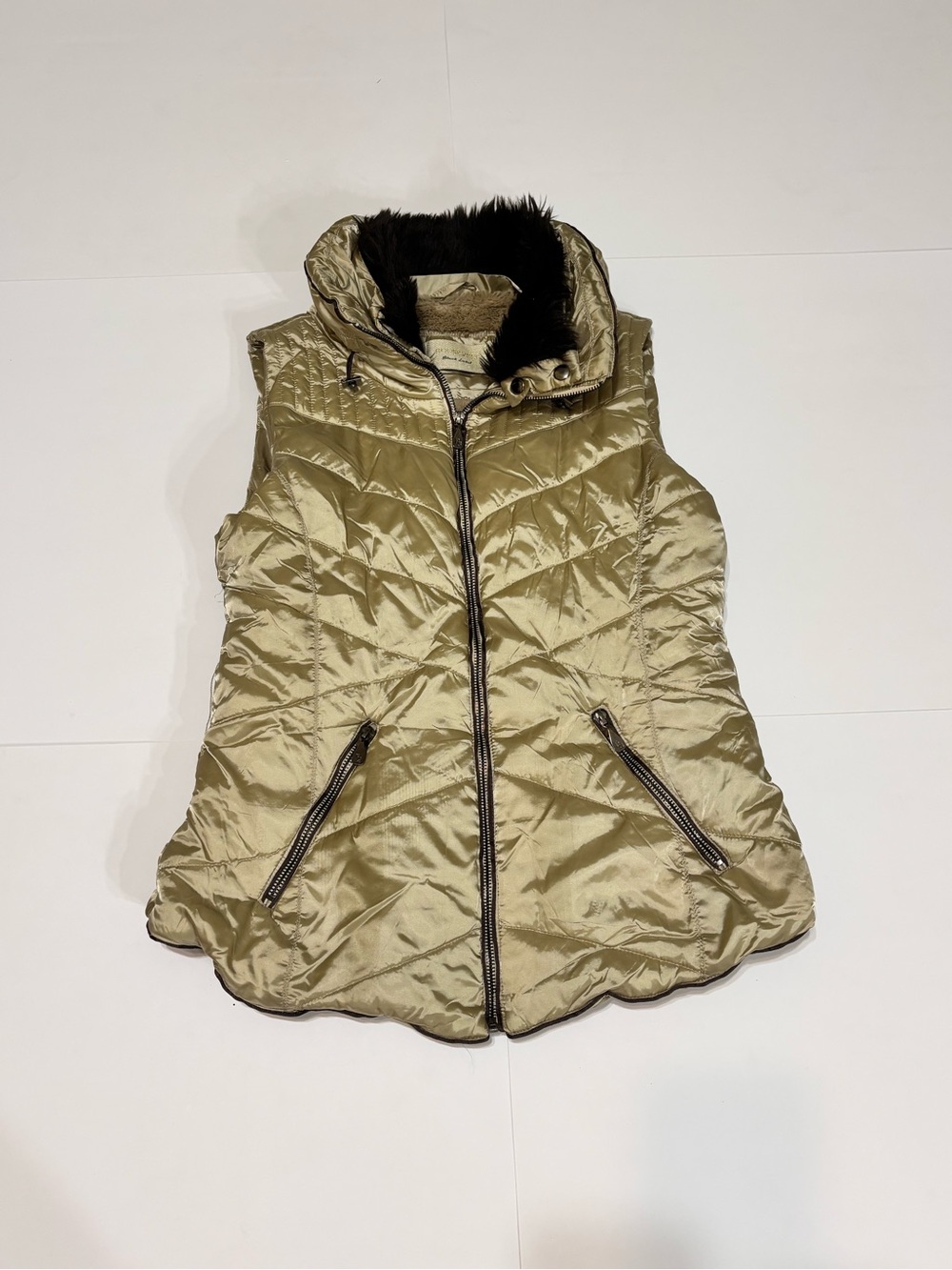 Roosevelt Gold Quilted Faux-Fur Trim Puffer Vest -